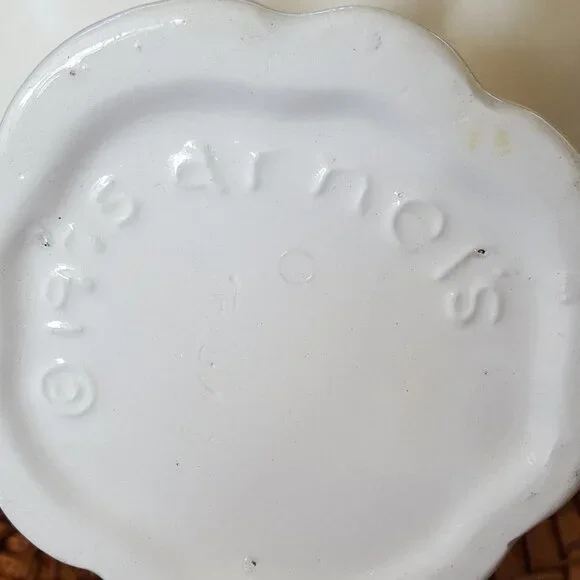 ARNELS ERA 1975 OFF WHITE PITCHERCERAMIC COLLECTABLE RARE 71/2 IN"